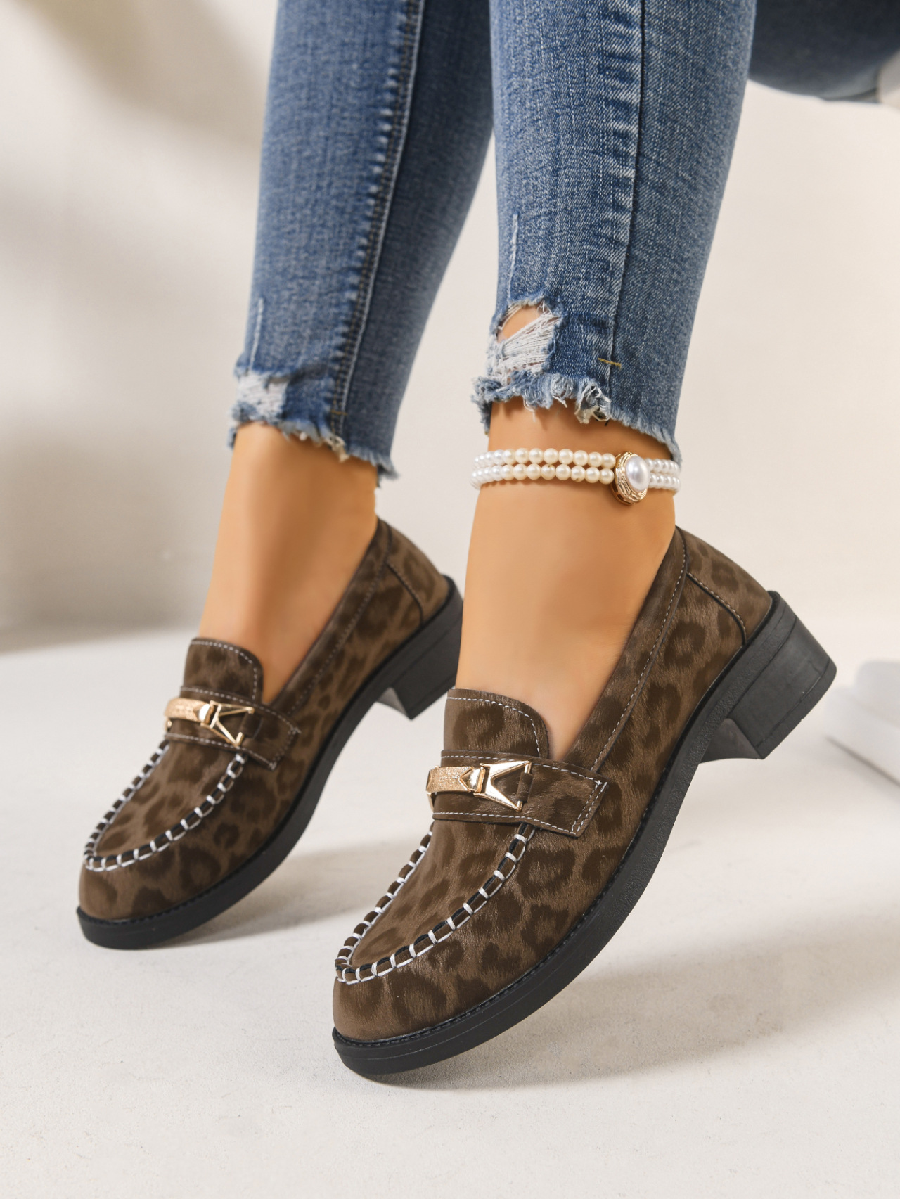 Dames loafers met metalen ketting en luipaardprint_voghion.com