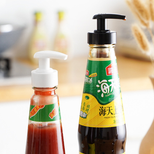 Kitchen tool oyster sauce squeezer, household oyster sauce press pump, plastic sauce squeezer, oyster sauce pressing nozzle, oyster sauce presser