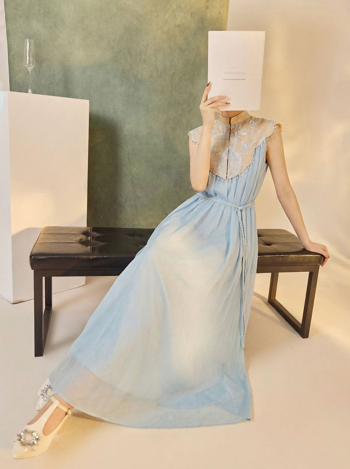 Váy cưới nữ phong vân vai thêu cao cấp kiểu mới — Lời bài hát: Blue (feat