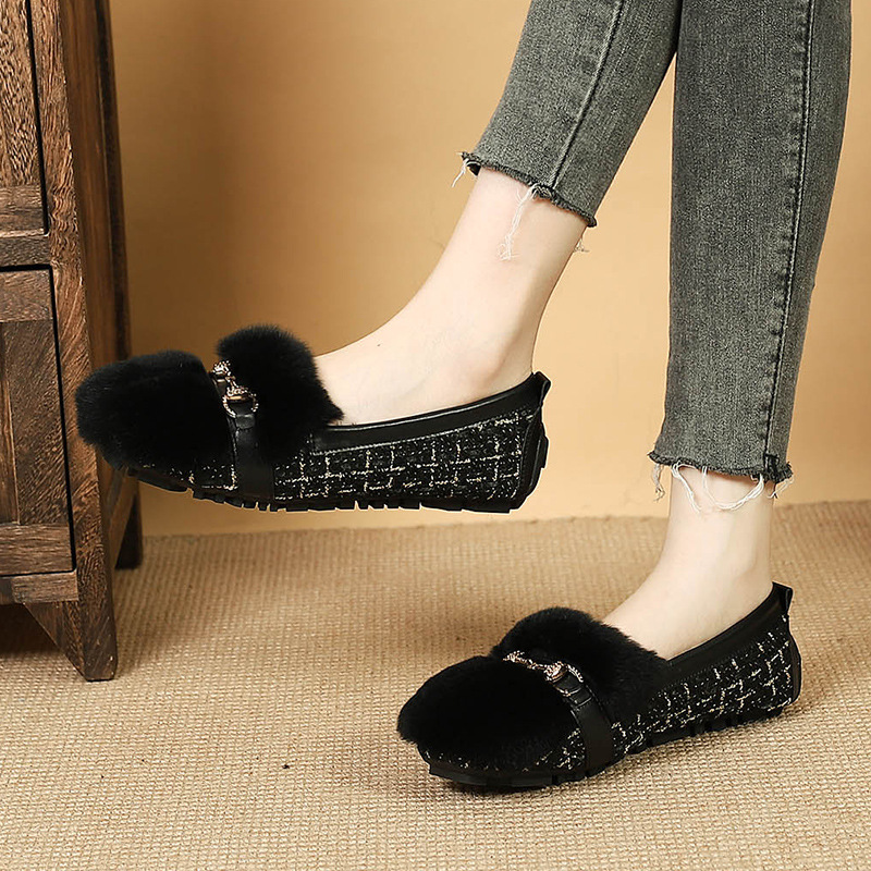 Zapatos de felpa de mujer ropa de invierno plana 2023 nuevos zapatos de guisantes con hebilla de diamantes de imitación zapatos de mujer de fondo suave con forro polar más el tamaño 41-43 image 5