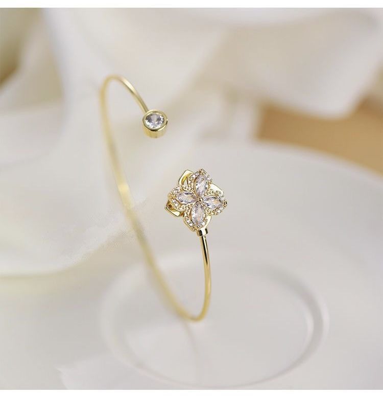 Fashion Simple Style Four Leaf Clover Copper Plating Flowers Zircon Bangle