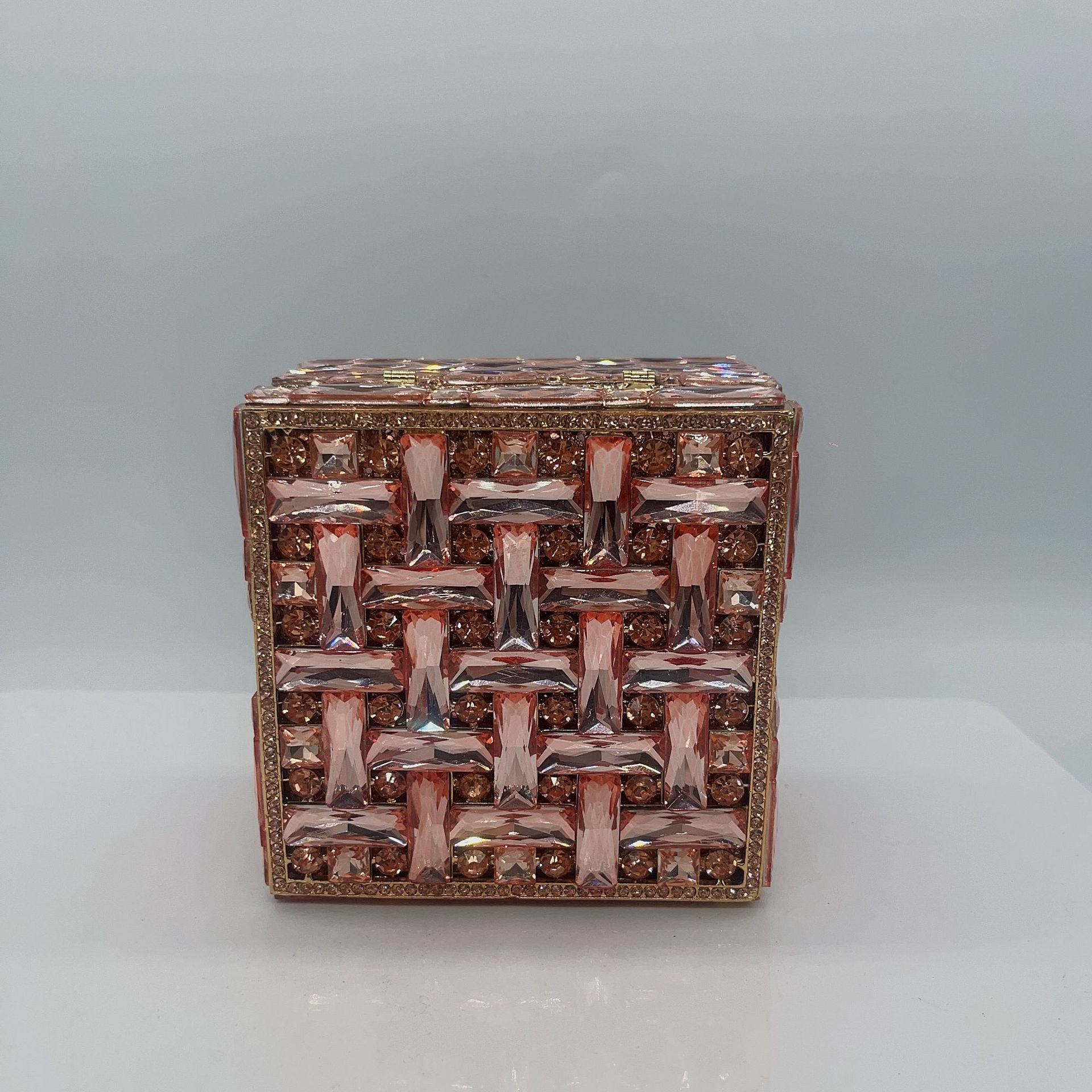 Nuevos diamantes transfronterizos caja de joyería de banquete bolsas tridimensionales de banquete europeas y americanas bolsas de mano de diamantes completas embrague nuevo púrpura