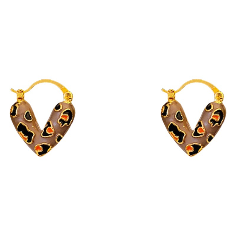 Oro real electrochapado aceite de gota encantadora hebilla de oreja de metal Otoño e Invierno retro pendientes elegantes pendientes de alto grado para las mujeres al por mayor