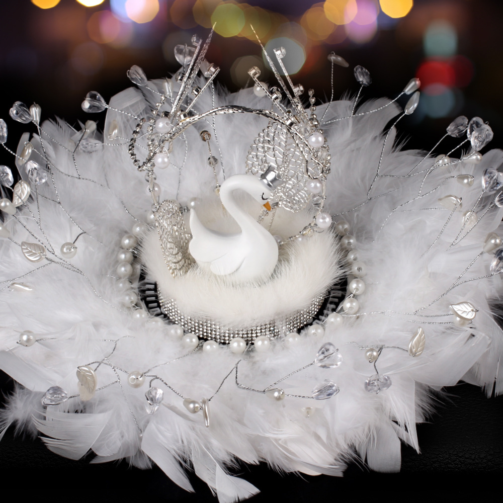 Nuevos artículos de automóvil de alta calidad decoración creativa cisne encantadora diosa pluma coche de globo decoración mujer