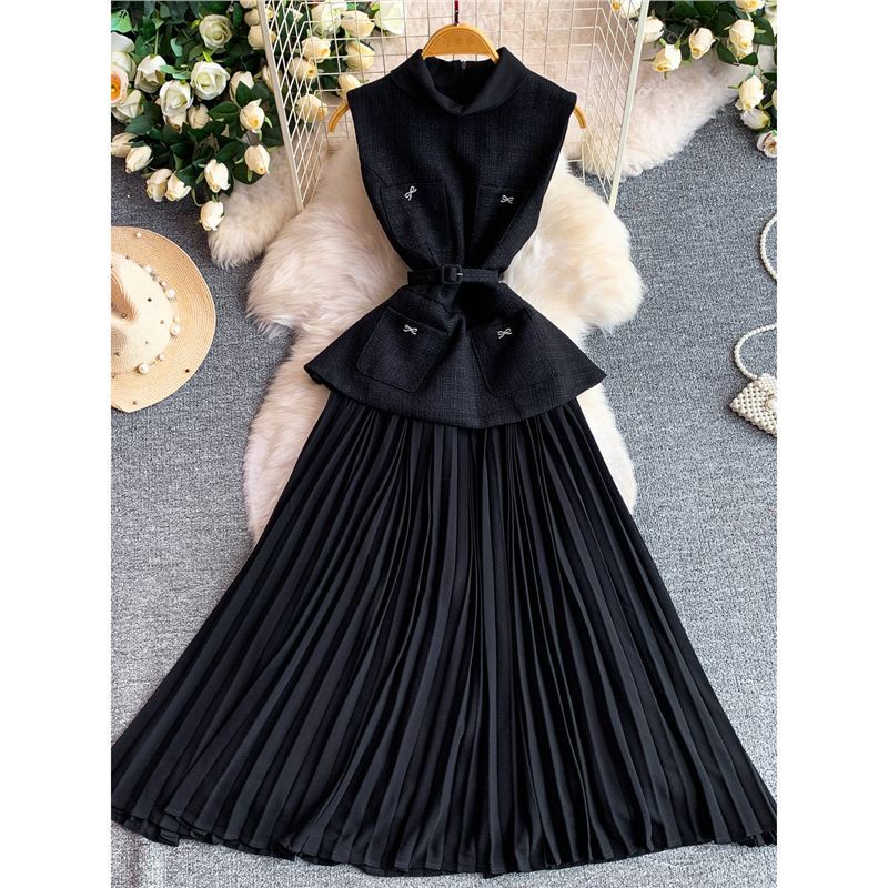 Hepburn-style light luxury pocketed tweed sleeveless dress for women, high-neck, stunning, elegant, with a beautiful drape and pleated patchwork long skirt