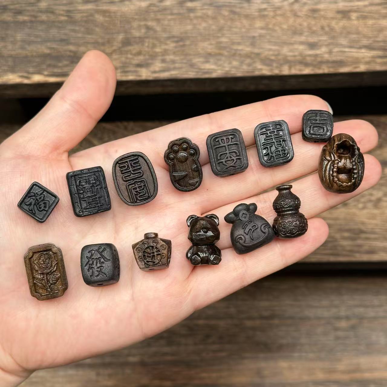 沉香木雕刻配饰小熊玫瑰花无相佛DIY文玩佛珠饰品配饰手机链手链