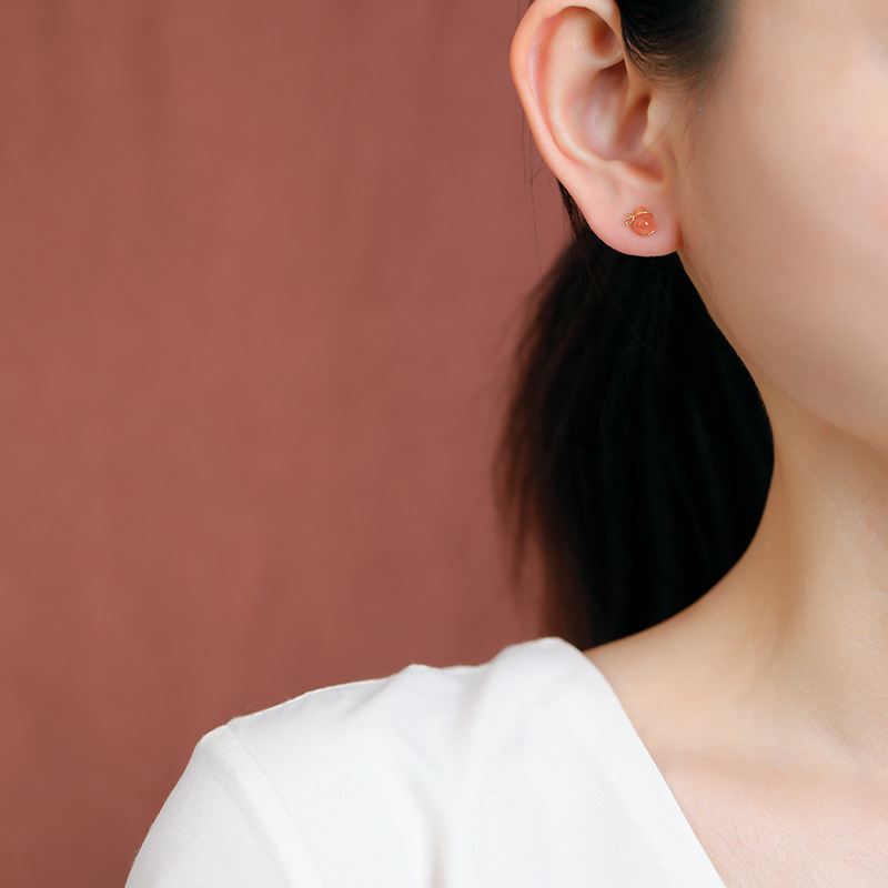 Bông tai bạc S925 mạ vàng đính mã não đỏ hình nơ bầu — một cặp