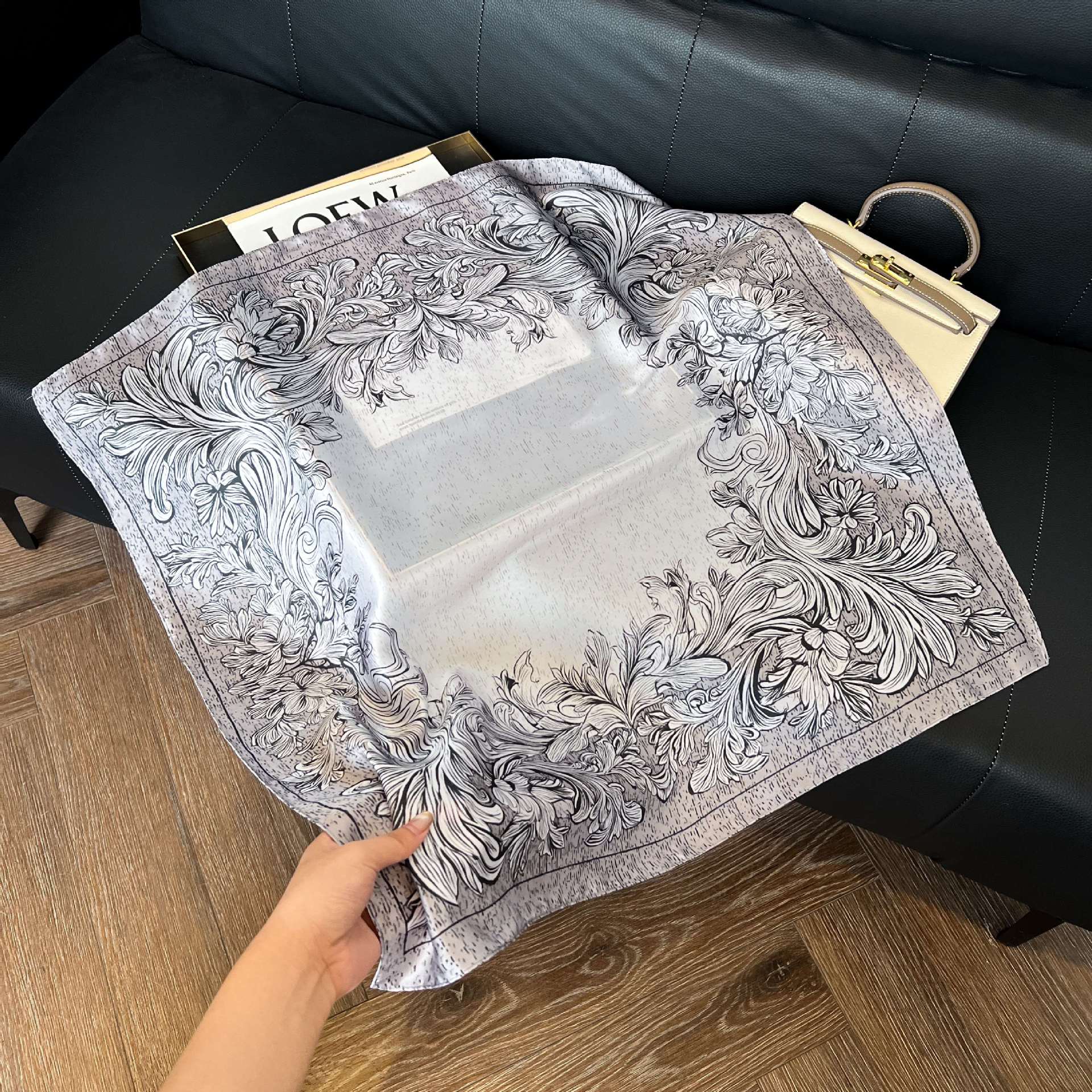 Transfronterizos nuevos bufandas de seda azul de alto nivel de seda cuadrada de simulación bufandas de moda de decoración de moda de combinación bolsa correa de pelo bufandas profesionales