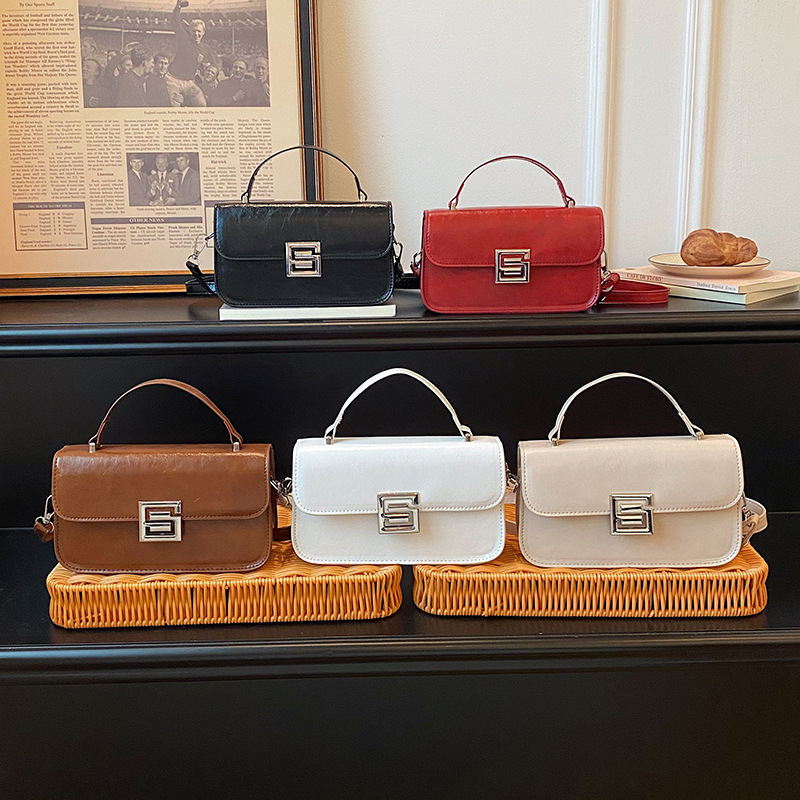 Moda 2026 nuevo retro bolso de hombro bajo la braza, bolso cuadrado de primavera y verano para mujeres, bolso de transporte ocio de estilo extranjero