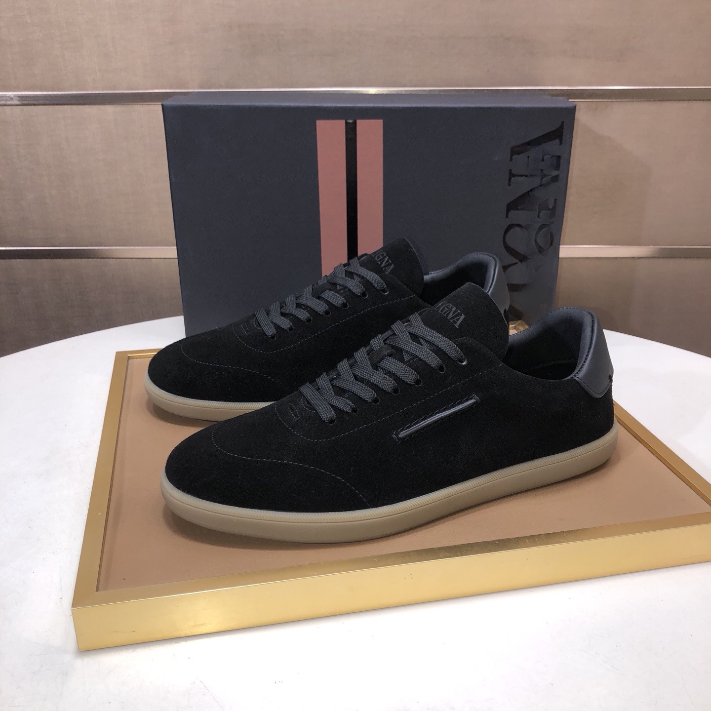 Estación europea retrógrado ganado cuero plano zapatos blancos para hombres con lazos de color combinados zapatos de skate casuales para hombres Lefour zapatos