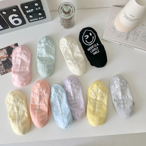 23 new spring and summer socks for women, cream-colored smiley face hot-printed boat socks, non-slip invisible boat socks, Korean style colorful socks