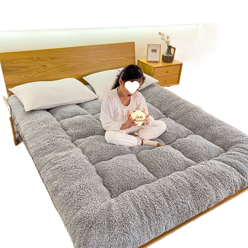 羊の小毛のマットレスのクッションは厚いです。|undefined