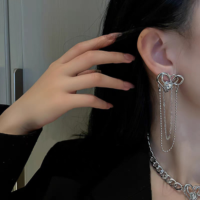 fashion simple tassel heart-shaped hollow titanium steel necklace