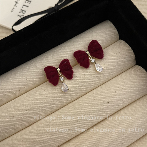 New Year's earrings niche design suitable for winter, retro versatile flocked red earrings, French gentle earrings