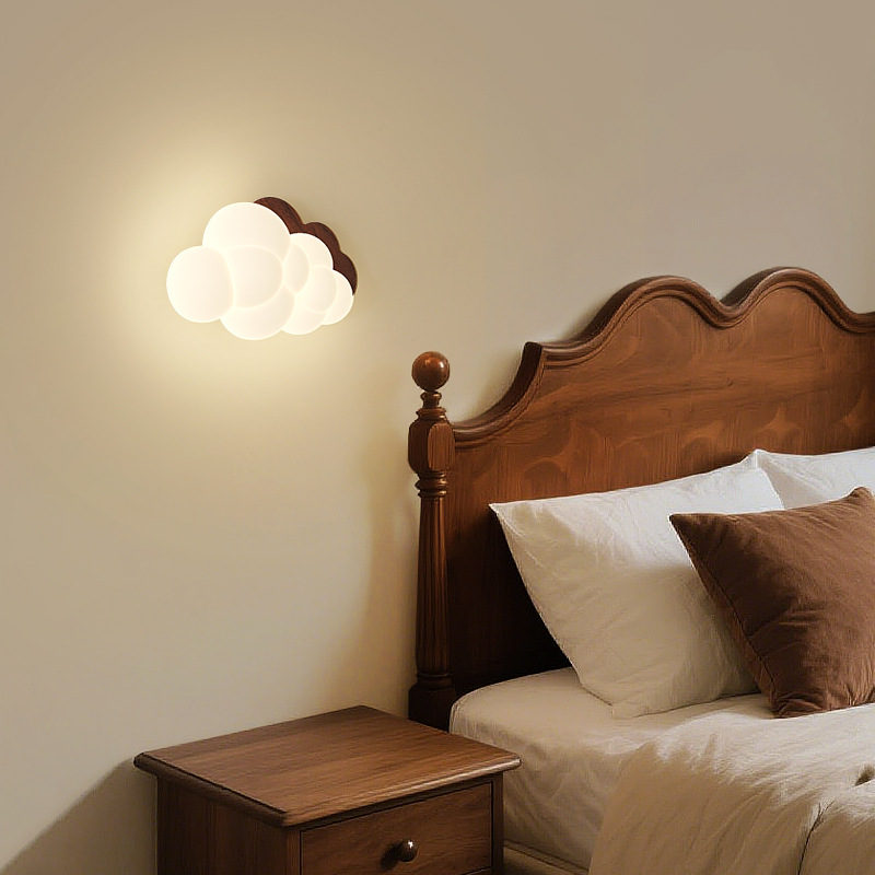 Estilo antiguo nogal grano de madera retro nube creativa lámpara de pared de cabecera de cama crema francesa lámpara de pared de fondo de dormitorio de sala de estar