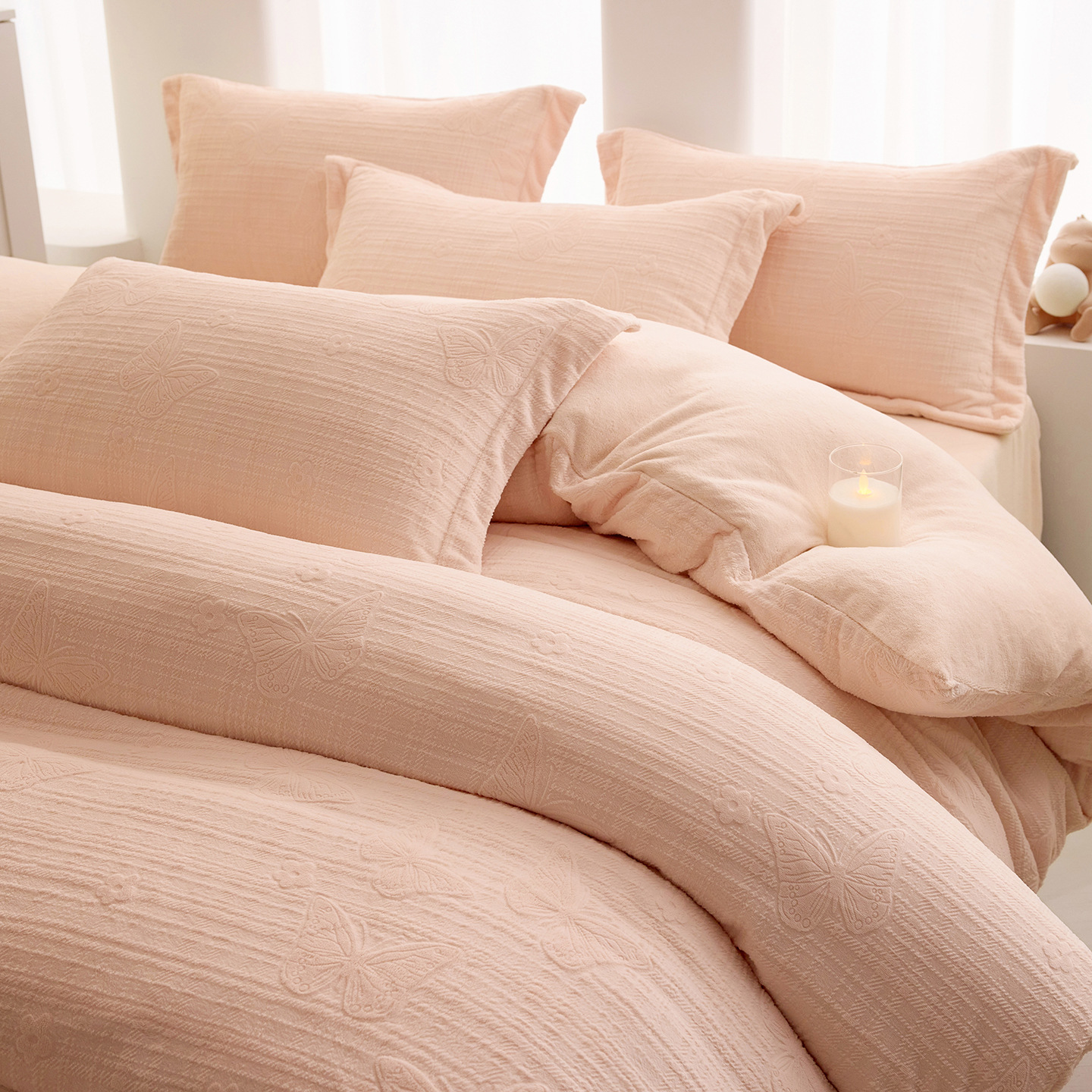 Una clase de cuatro piezas de seda de leche engrosada de alto peso 5D esculpido edredón cubierta sábanas de cama de invierno Kits de calor