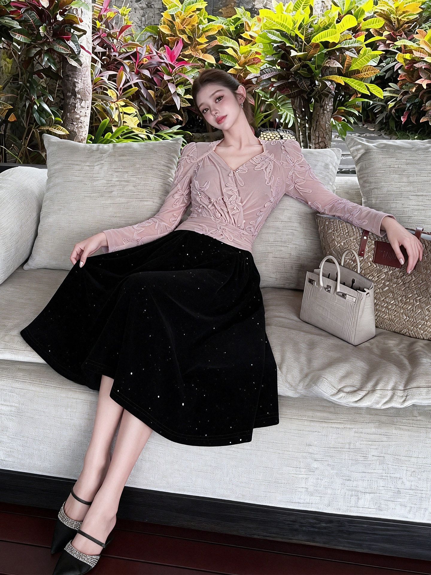 Đầm maxi nữ thắt eo ren kết hợp nhung xòe lớn — đen
