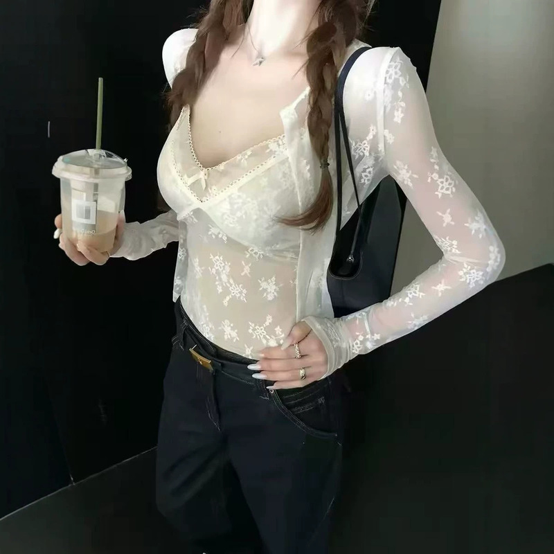 Pure Desire Style Set: White Lace Jacquard Mesh Camisole and Long-Sleeve Cardigan Two-Piece Outfit for Women in Summer Pure Desire Style Set: White Lace Jacquard Mesh Camisole and Long-Sleeve Cardigan Two-Piece Outfit for Women in Summer