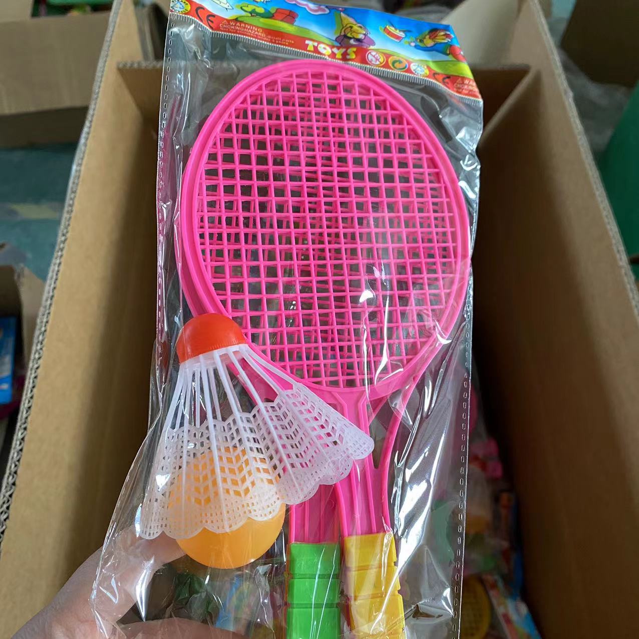 Raqueta de bádminton juguete niños puesto al aire libre al por mayor 2 yuanes raqueta de doble propósito deportes juego interactivo entre padres e hijos