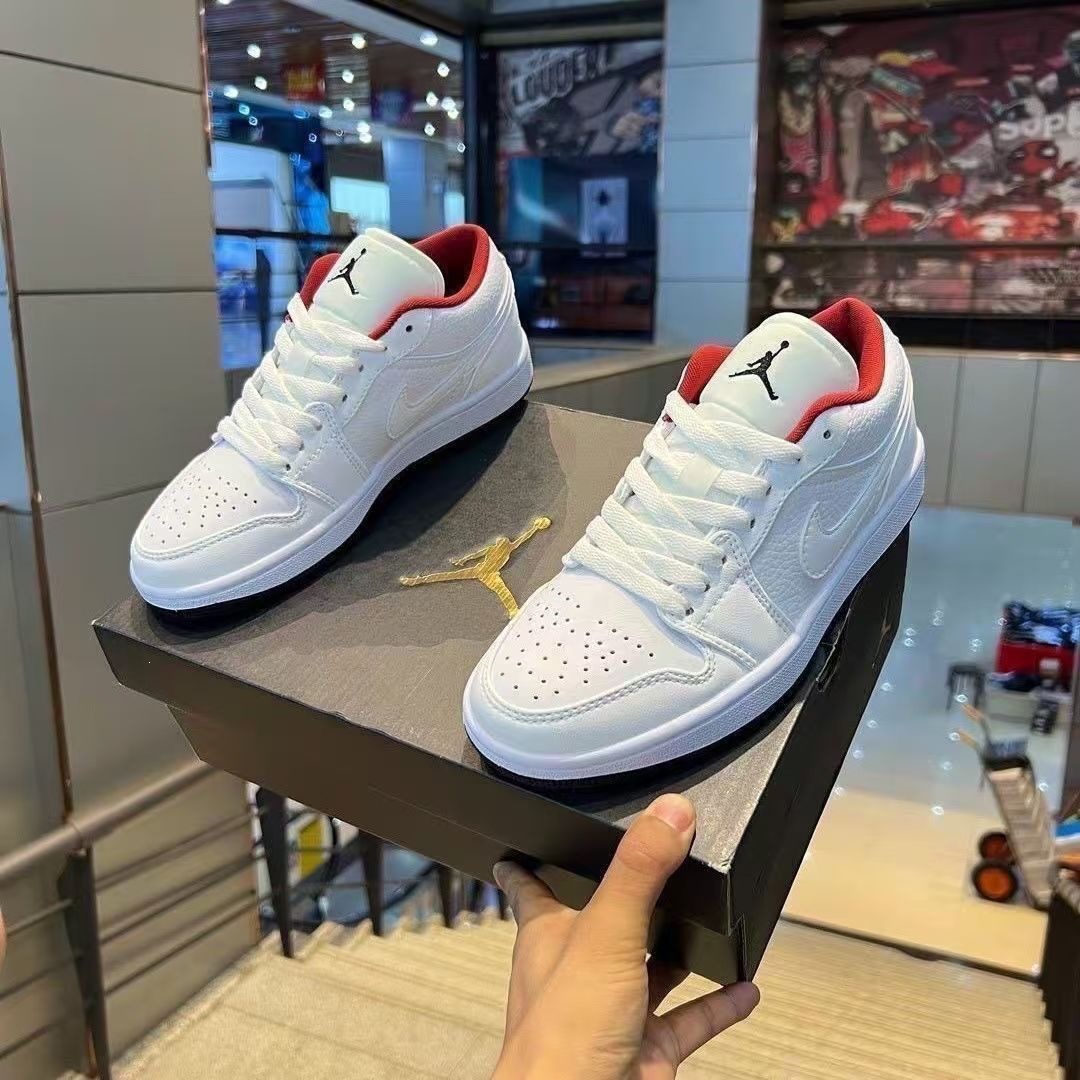 Pure original AJ1 white-red-toe with white interior and red exterior, low-top, suitable for both men and women, retro style, versatile for couples, casual sports sneakers