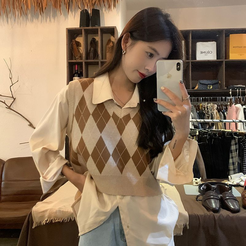 Retro Diamond Plaid Vest for Women 2025 Autum New V Neck Short Knitted Top Loose Waistcoat Outer Wear Trendy