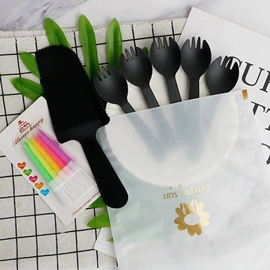 蜡烛;刀叉勺套装;一次性餐具