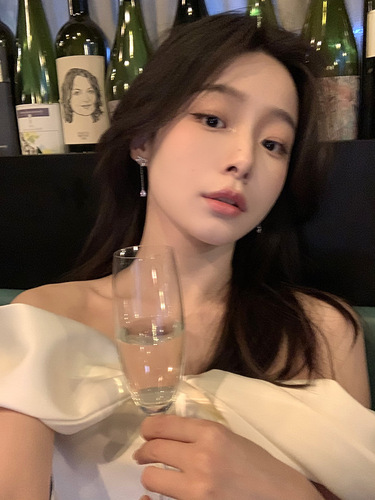 Elegant and Exquisite S925 Light Luxury Butterfly Knot Fringe Teardrop Earrings with Unique Design, High-End Socialite Style Women's Earrings