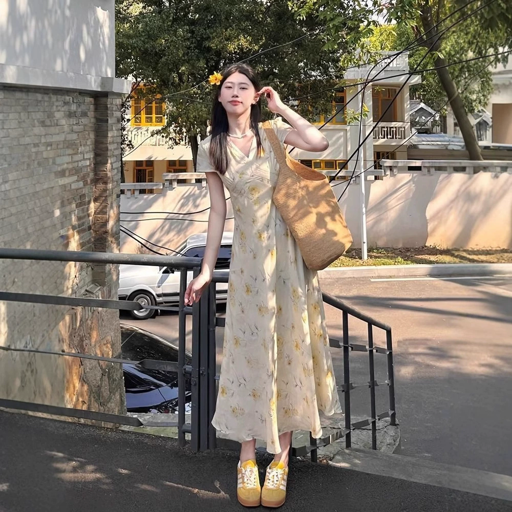 Желтое платье с пышными рукавами во французском стиле для женщин, летнее новое стильное длинное платье с маленькой талией и короткими рукавами