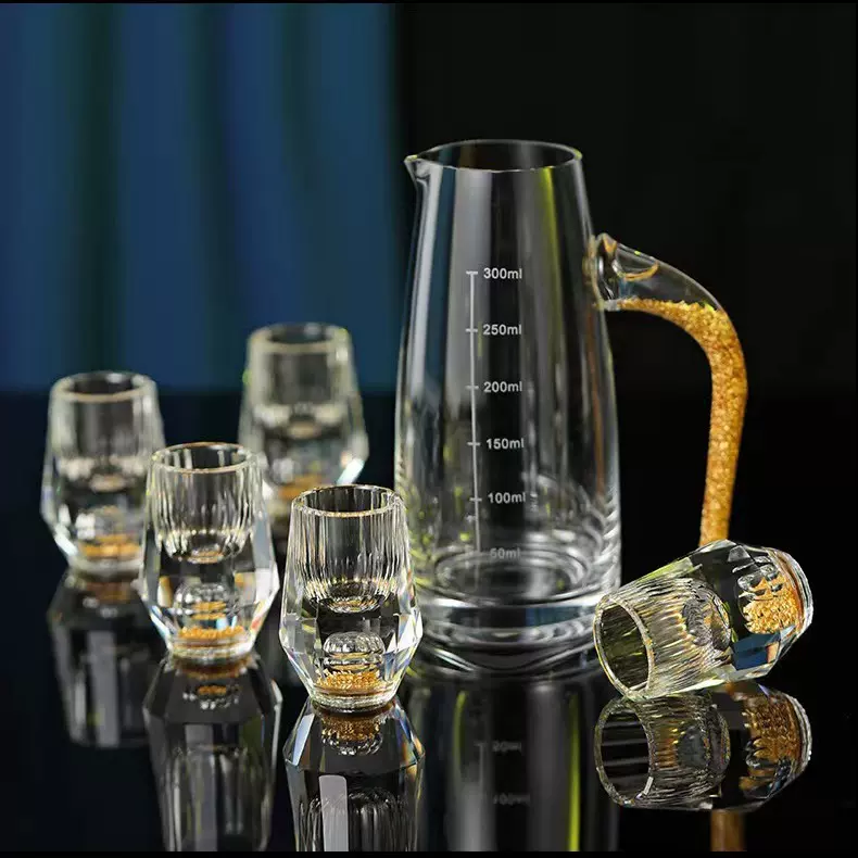 创意金箔白酒杯酒具套装礼盒装水晶玻璃分酒器家用小酒杯金箔金山