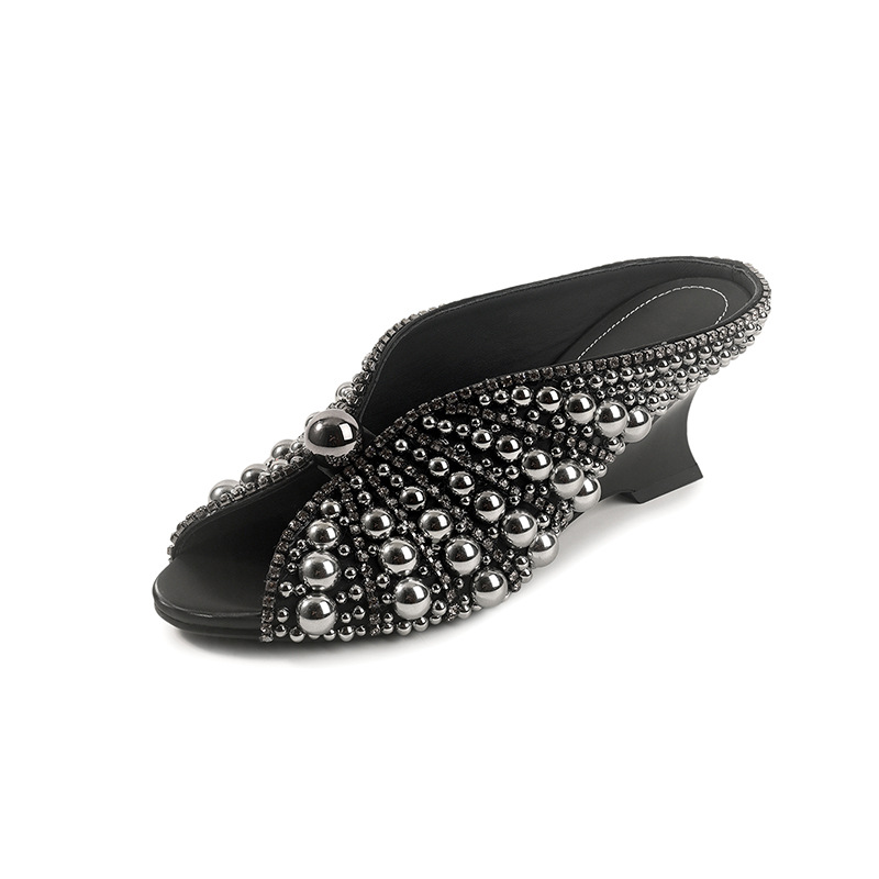 Sandal cao gót nữ mũi peep-toe đính ngọc trai, gót xuồng platform, phù hợp tiệc tùng — màu đen, màu trắng