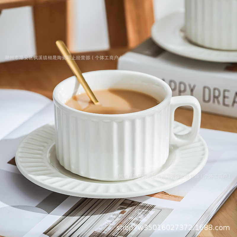 Tazas de café transfronterizas y platos de tazas de cerámica blanca simple tazas de mesa de alta calidad tazas de té tazas de hotel