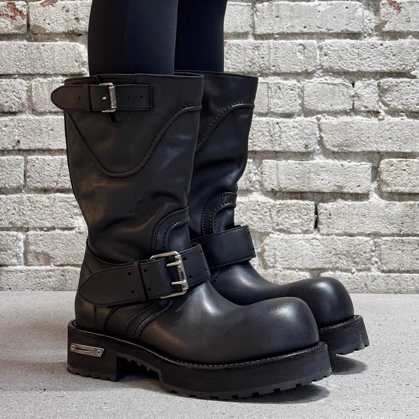 Leather Version Thick-soled Street Style Women's 2025 Autumn And Winter New Large Toe Martin Mid-calf Multifunctional Riding Boots_voghion.com