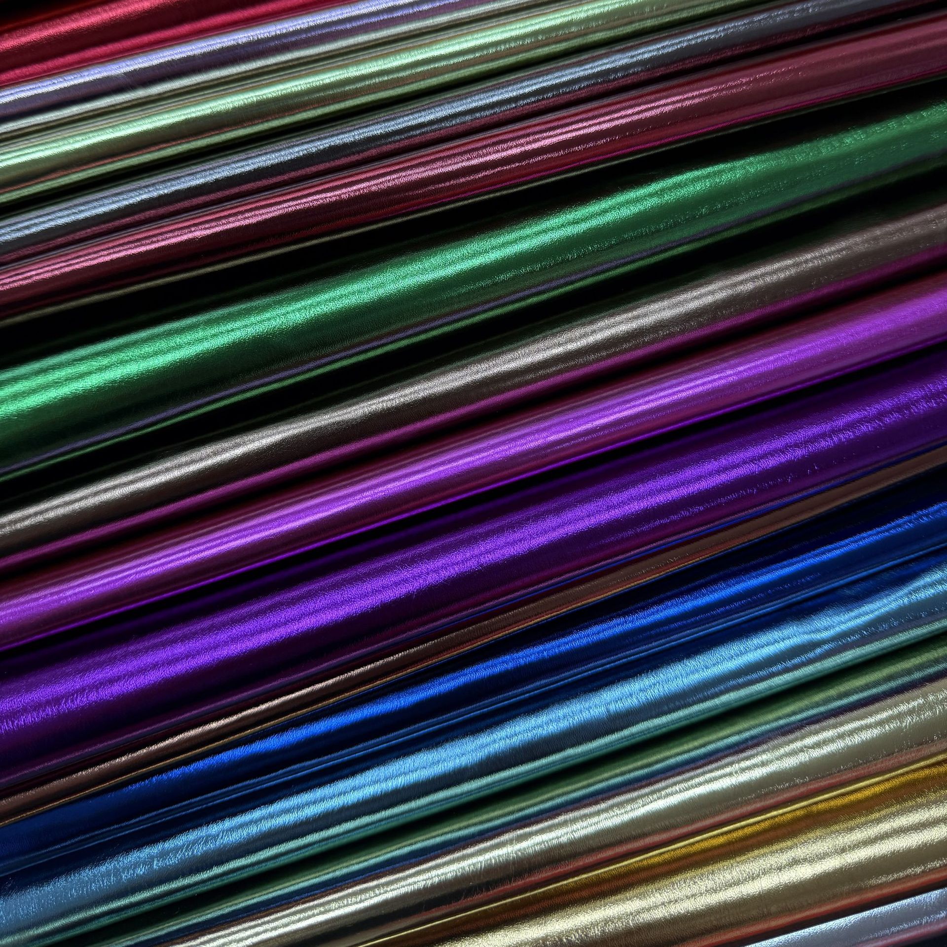 金属贴膜101纹PU皮革金属反光亮面材料金皮面料现货供应厚薄人造