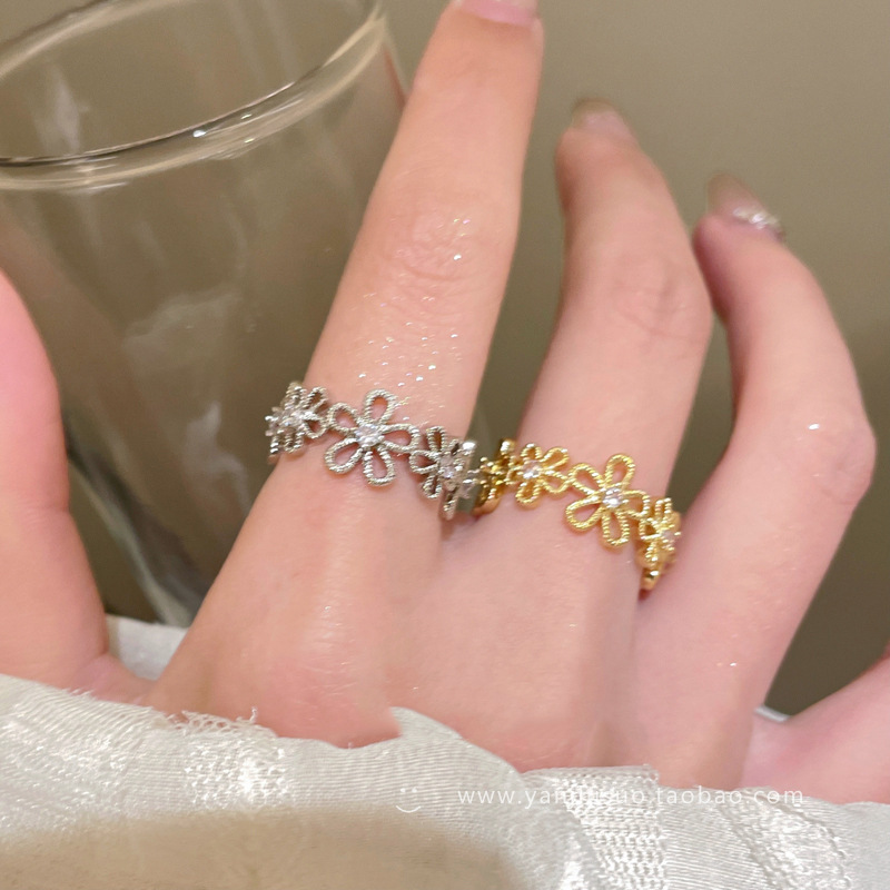 Diamond-Encrusted Hollow Flower Ring for Women, Light Luxury, Exquisite and Versatile, Korean Style, Niche Design, Personalized Open Ring
