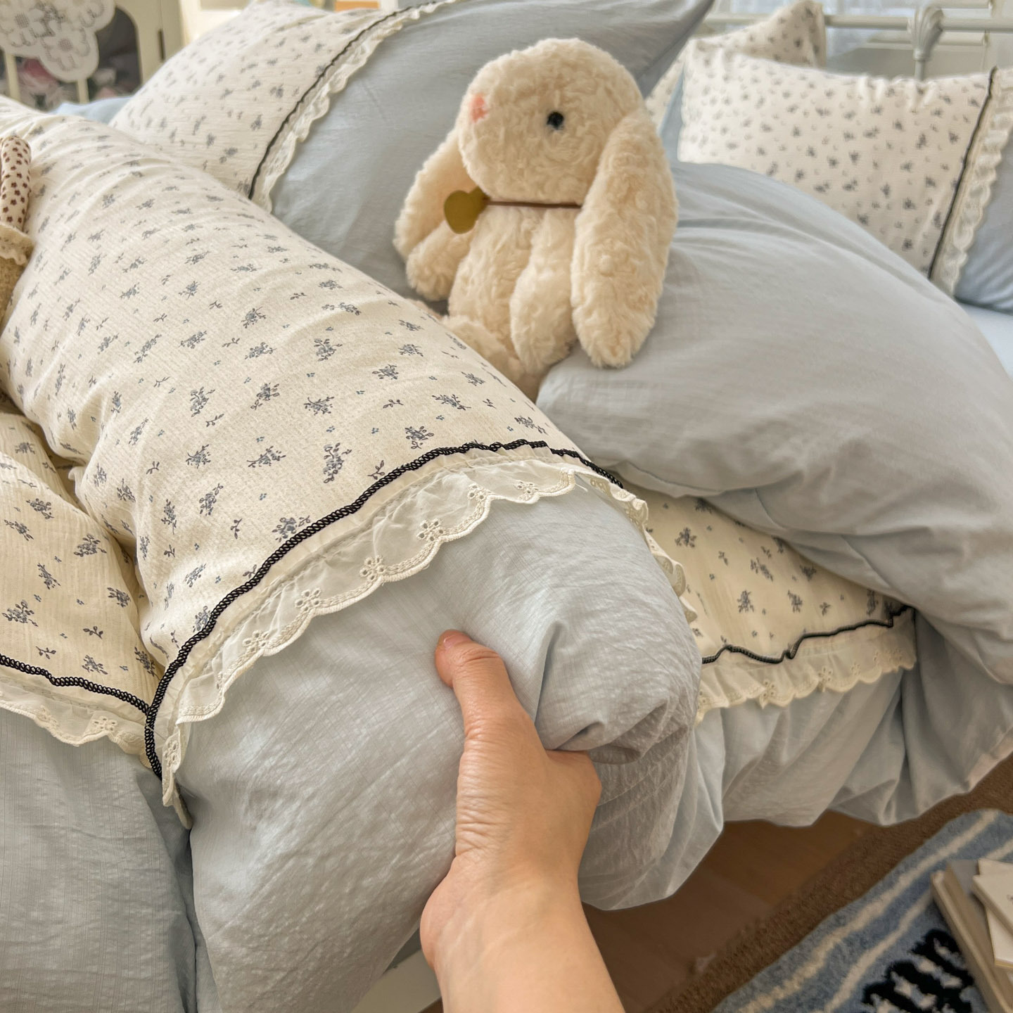Dormir desnudo en la cama clase A tres capas de hilo cuatro piezas de algodón super suave sábanas de encaje cubierta cama dormitorio tres piezas