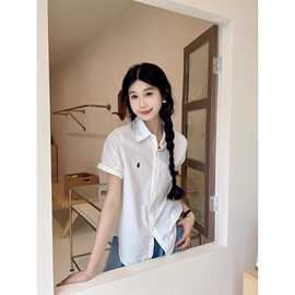 学院风减龄刺绣短袖衬衫女装春季2025新款宽松时尚百搭中长款上衣