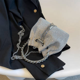 One-shoulder bag, autumn shoulder bag, french style, trend of season, chain bag