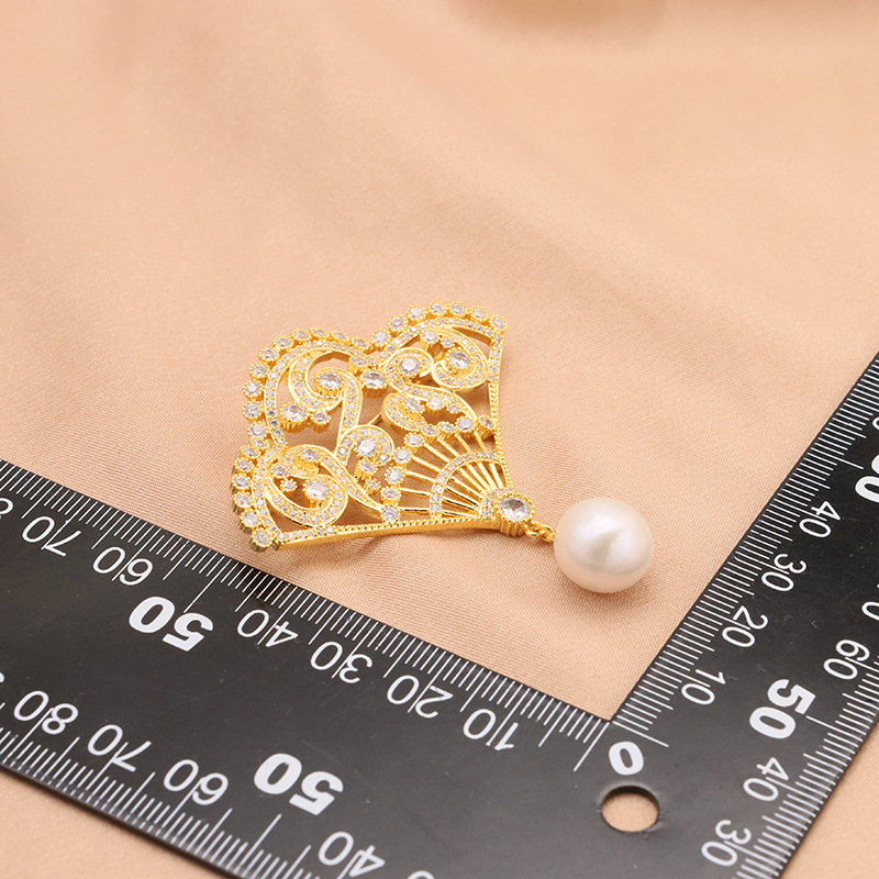 Luz de lujo natural agua dulce perla broche de alta calidad nicho temperamento exquisito micro incrustaciones Zircón ramillete plateado 18K oro hembra