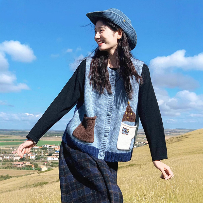 French Retro Soft and Lazy Style Knitted Cardigan, High-End and Super Nice Blue Cartoon Vest Sweater for Women in Autum