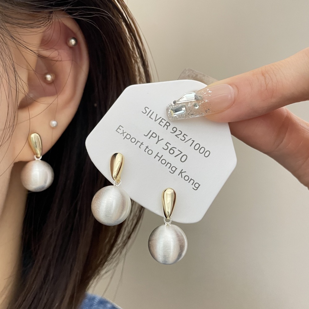 Matte small design earrings