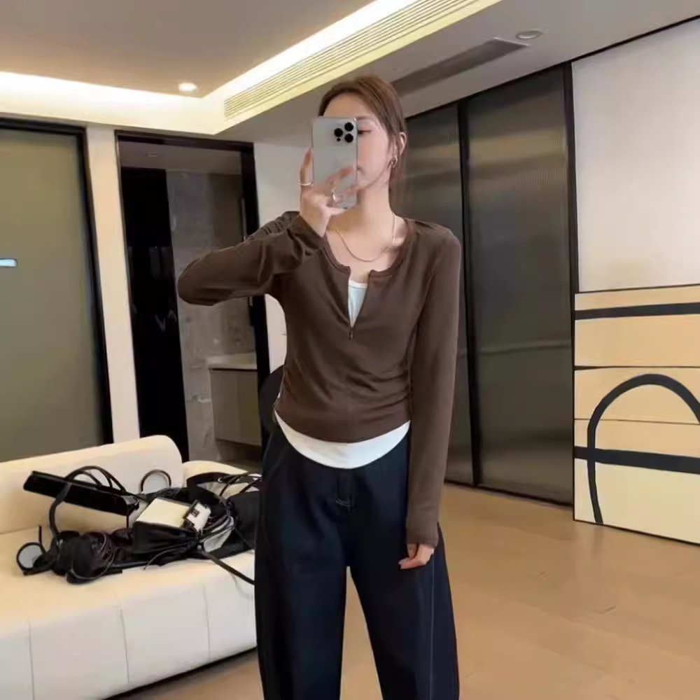 패션 콘트라스트 컬러 하프 오픈 칼라 가짜 두 DOVETAIL 티셔츠 2024 가을 새로운 외국 스타일 슬림 긴 소매 탑