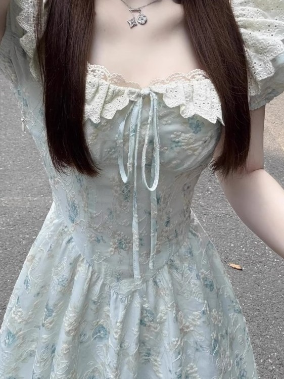 甜美穿搭碎花连衣裙女夏季温柔风初恋设计感公主裙蕾丝收腰中长裙|undefined