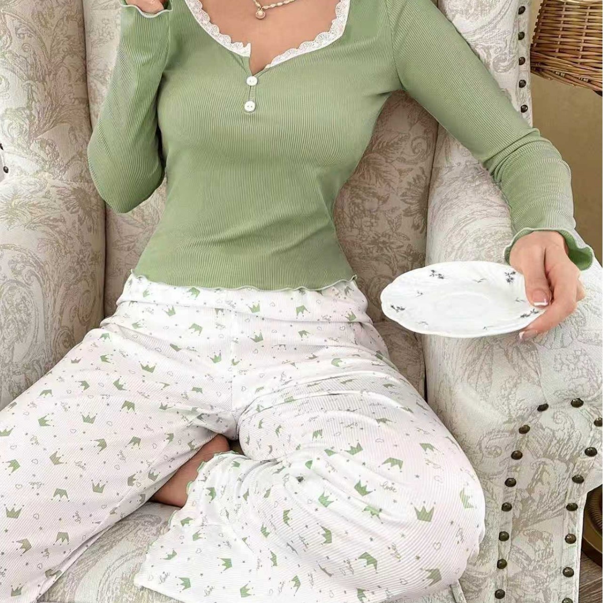 2025 comercio exterior transfronterizo explosión estilo europeo y americano encaje diseño de cuello en V para mujeres pijama set hogar