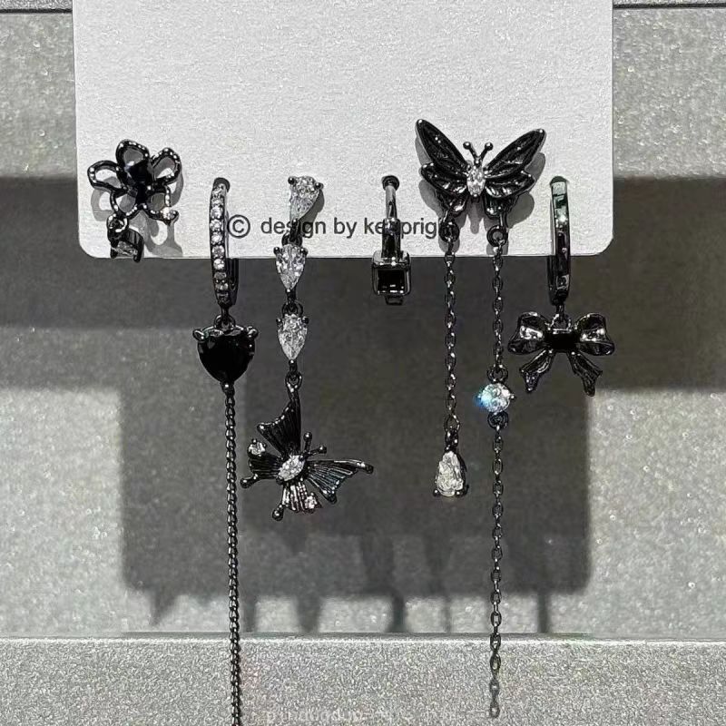 2026年話題のイヤリングセット、女性向け新作、高級感のあるニッチデザイン、蝶のイヤリングセット
