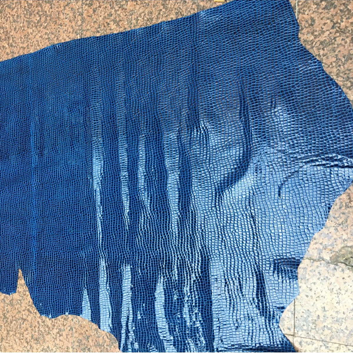 头层牛漆皮 压花皮 石头纹 皮革皮料 牛皮面料 蓝色 宝石蓝