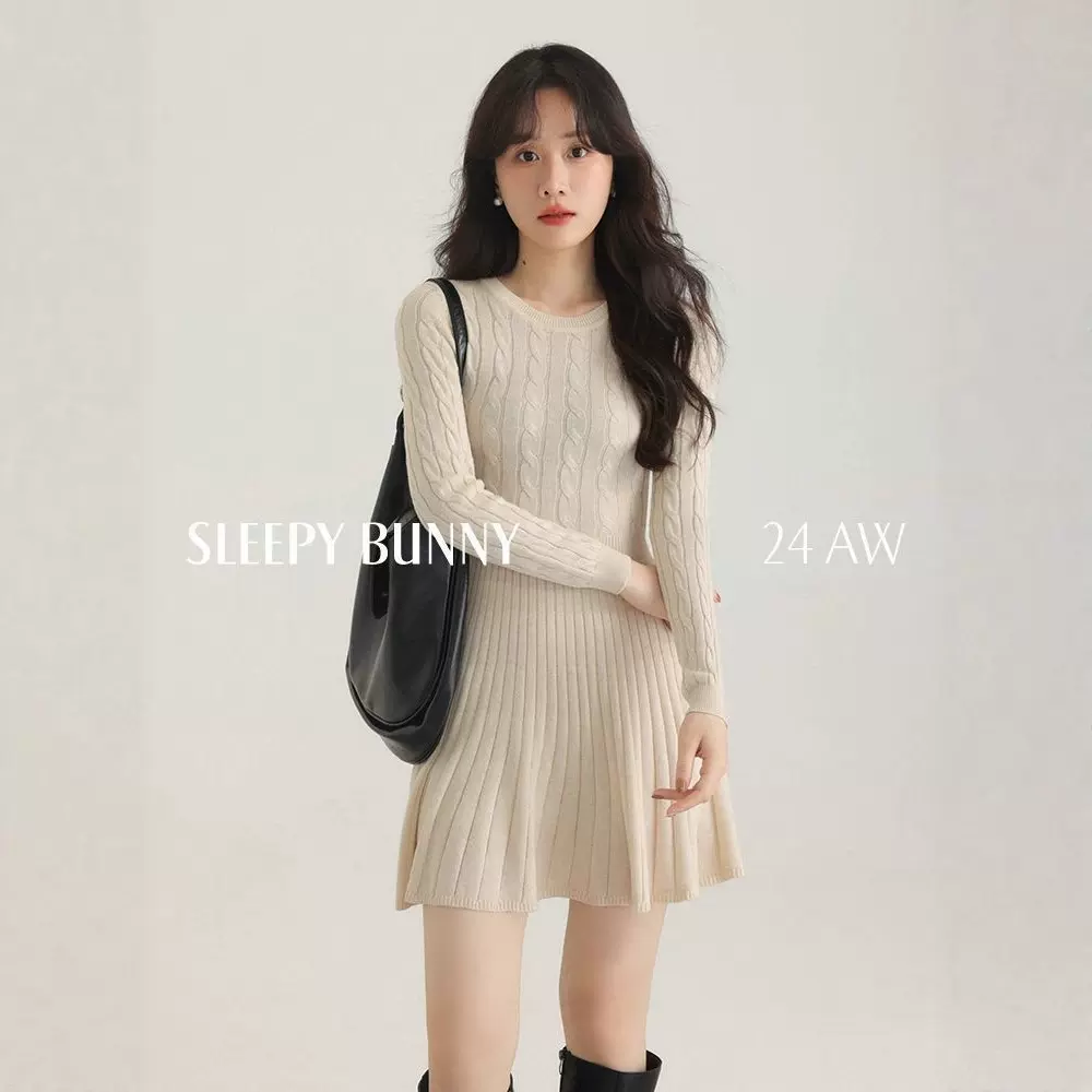 复古麻花圆领长袖针织连衣裙女春收腰显瘦打底a字百褶裙子通勤