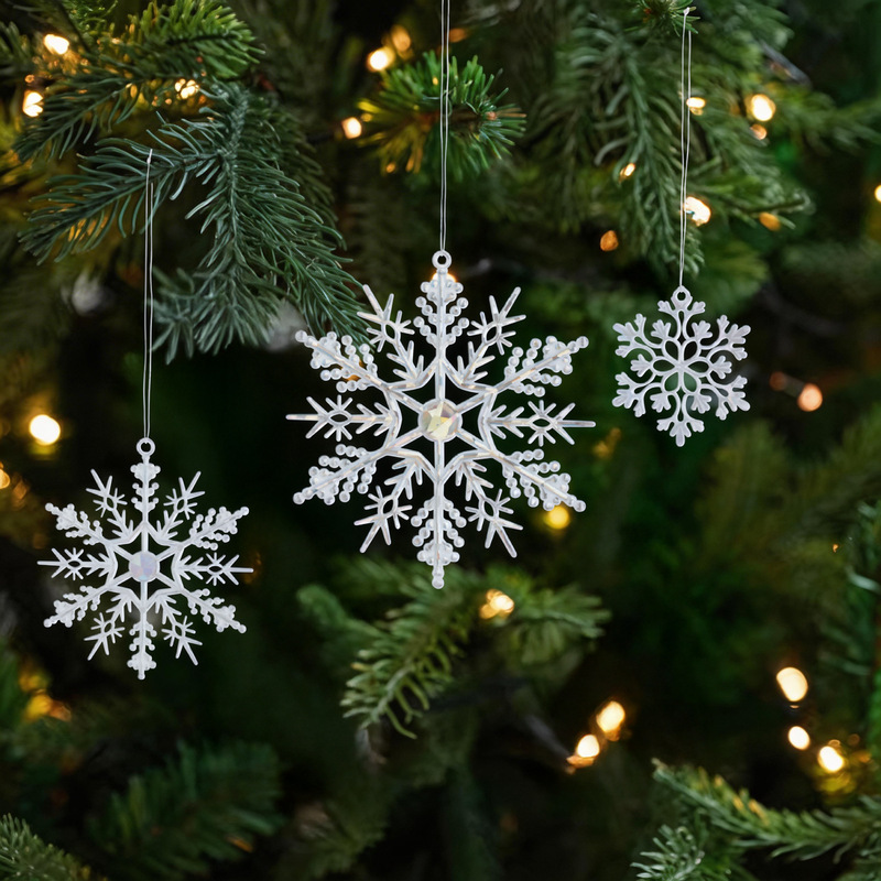 Hot-Selling Christmas Snowflakes for Export, Various Sizes of Simple Hollow-Out Ornaments, Christmas Tree Winter Snow Scene Decoration Accessories