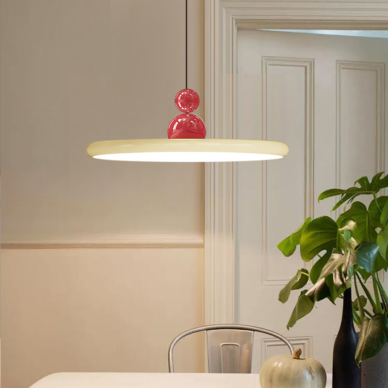 Lámpara colgante UFO de estilo francés para restaurante, lámpara de noche para dormitorio estilo crema, nuevo modelo 2026, lámpara de sala de estar de espectro completo con protección ocular.