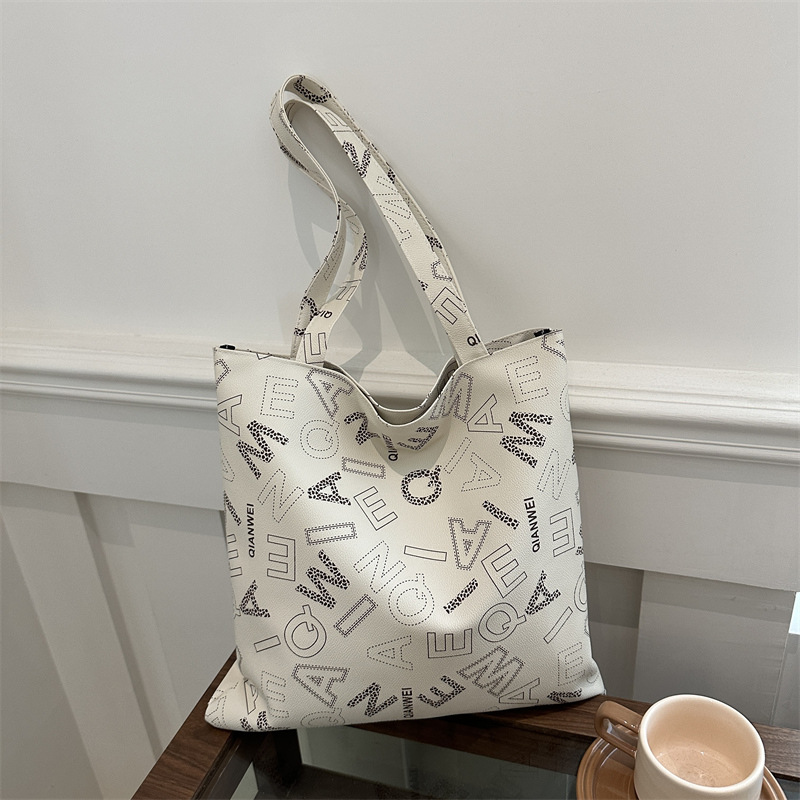 Bolso de mano otoño y invierno nuevo estilo de moda letras impresión bolso de mujer textura bolso de hombro elegante bolso retro europeo y americano