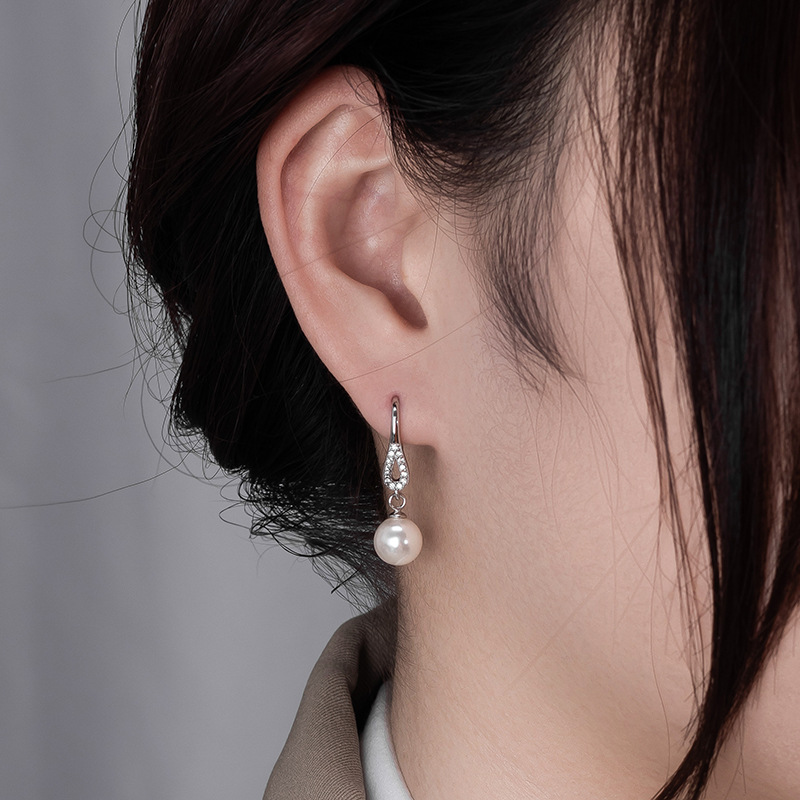 Pendientes de perlas de agua dulce de plata de ley S925 Pendientes de verano femenino Diseño de lujo ligero Pendientes de alta gama Temperamento de madre